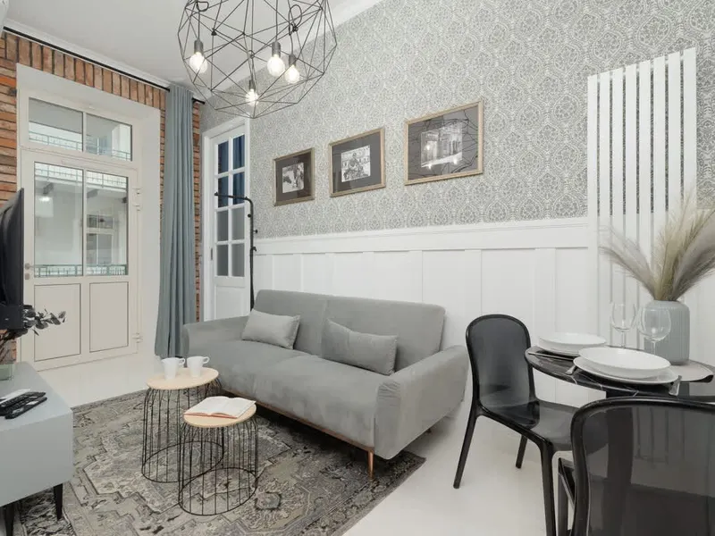 Cozy Apartment with a Balcony | Close to the Main Square – photo 1