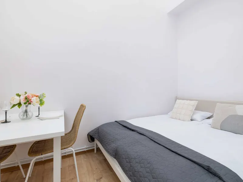 Rodzinny Apartament w Centrum | Dwie Sypialnie | Miejsce do Pracy – zdjęcie 3