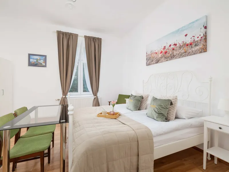 Rodzinny Apartament w Centrum | Dwie Sypialnie | Miejsce do Pracy – zdjęcie 1
