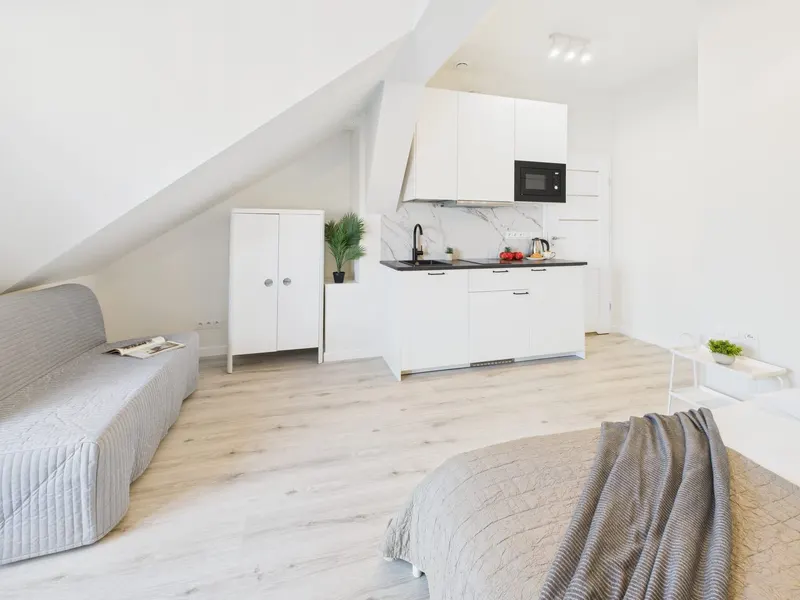 Klimatyzowane Studio z Balkonem | 500 m do Metra – zdjęcie 3