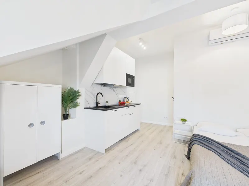 Klimatyzowane Studio z Balkonem | 500 m do Metra – zdjęcie 4