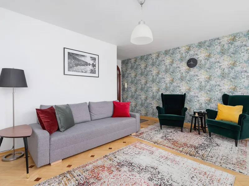 Sunny Apartment with Balcony | Parking & Workspace – photo 1