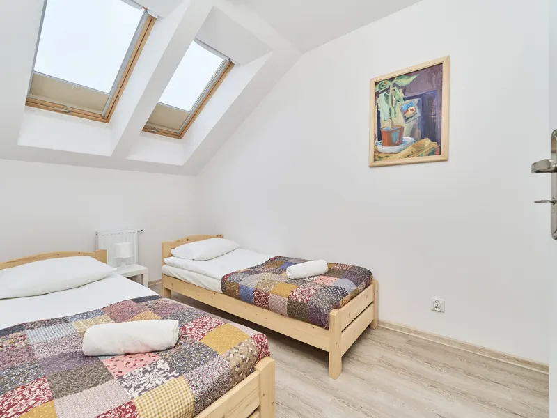 Słoneczny Apartament | Balkon i Prywatny Parking – zdjęcie 2