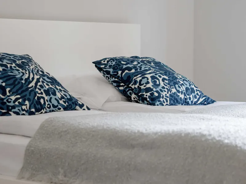 Stylish Two Bedroom Apartment | Balcony and Parking – photo 2