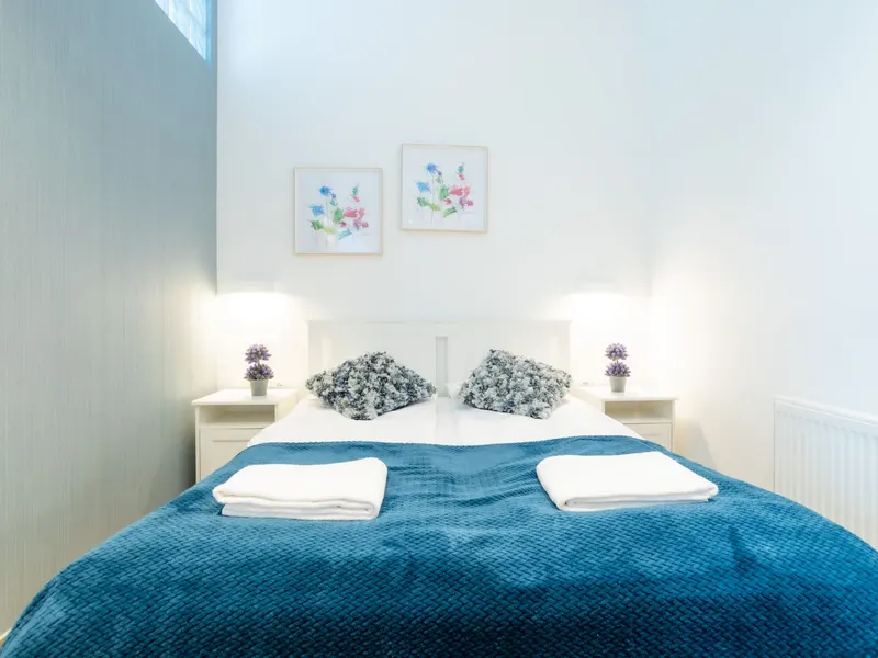 Stylowy Apartament w Centrum | 3 Sypialnie | Blisko Plaży – zdjęcie 5