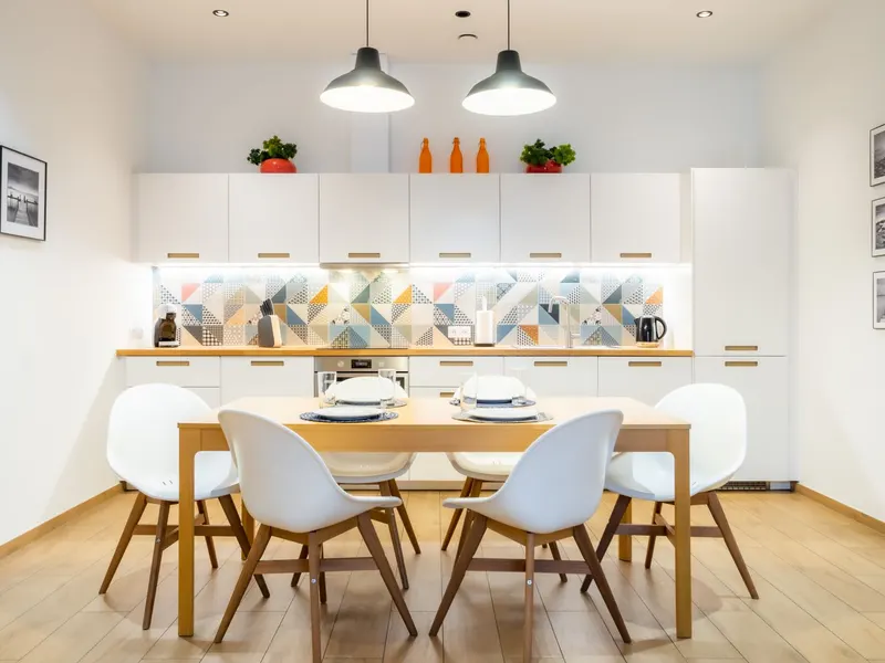 Stylowy Apartament w Centrum | 3 Sypialnie | Blisko Plaży – zdjęcie 2