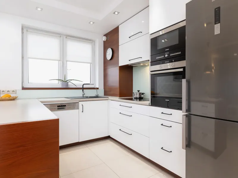Charmante Wohnung mit Balkon | Parkplatz | Arbeitsplatz – Foto 3