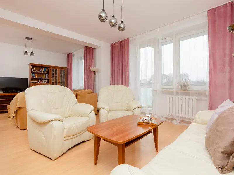 Spacious Apartment with Balcony | Parking – photo 1