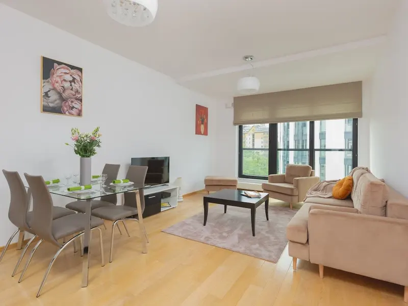 Modernes Apartment | Parkplatz in der Garage | Balkon – Foto 1