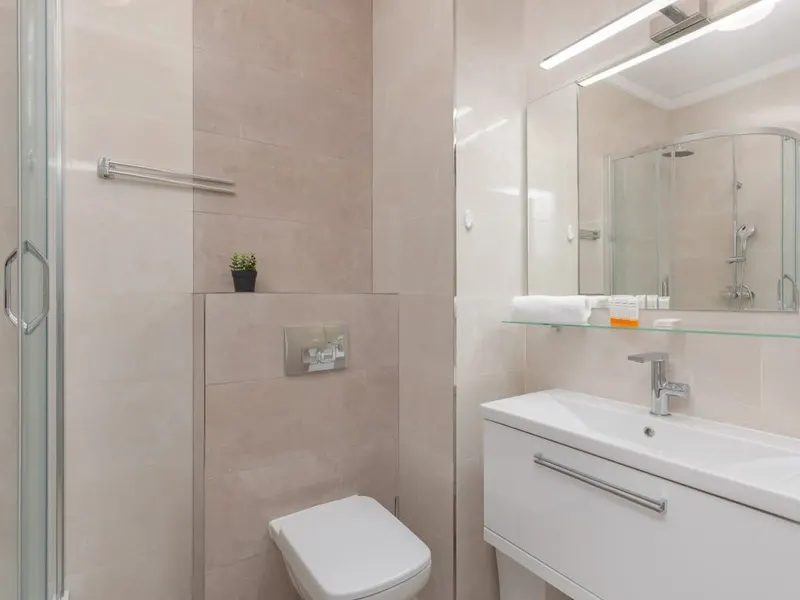 Modernes Apartment | Parkplatz in der Garage | Balkon – Foto 4