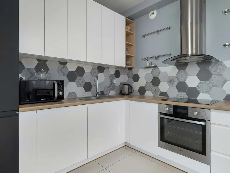 Geräumige Wohnung mit Balkon | Parkplatz | Arbeitsplatz – Foto 4