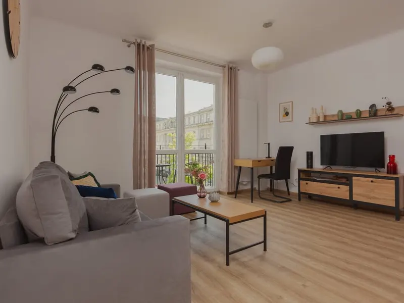 Eleganckie Studio w Centrum | Balkon i Miejsce do Pracy – zdjęcie 2