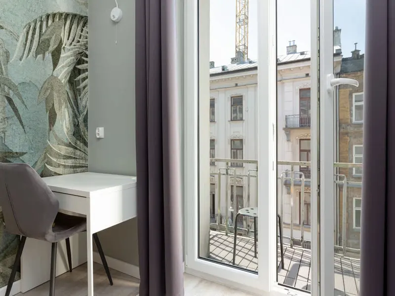 Apartment in the Center | Balcony and Workspace – photo 5
