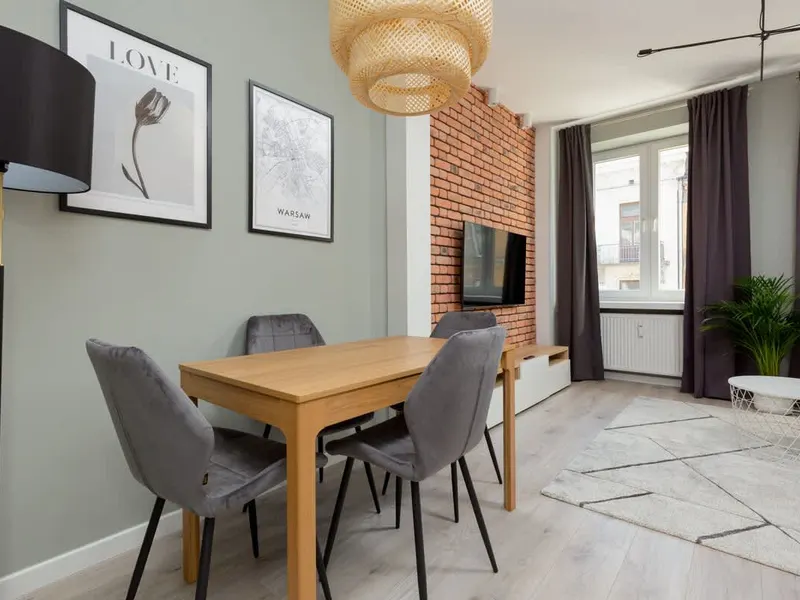 Apartment in the Center | Balcony and Workspace – photo 3