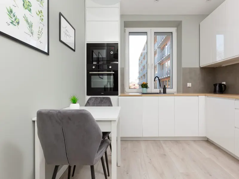 Apartment in the Center | Balcony and Workspace – photo 4