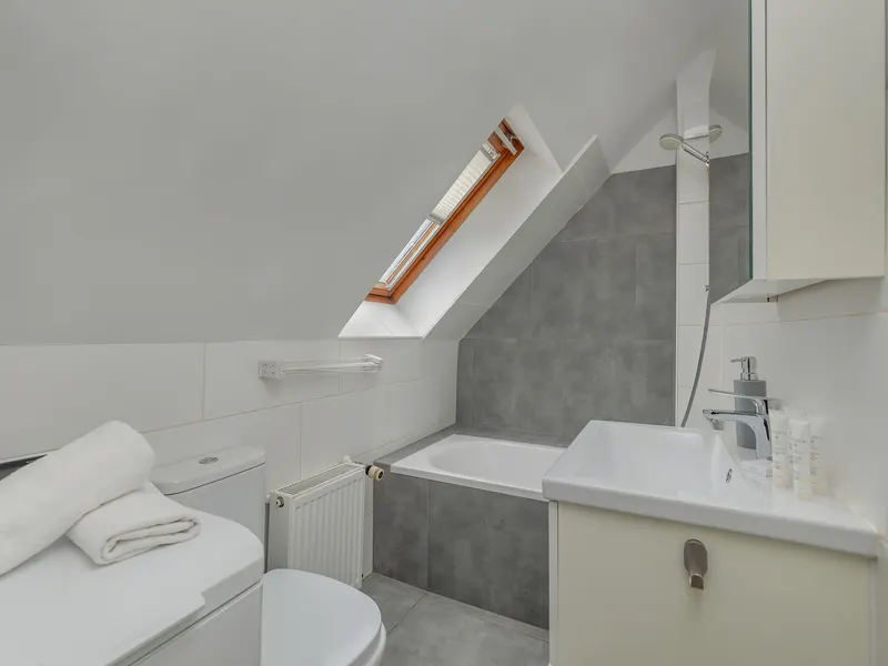 Stilvolles Apartment mit Schlafzimmer | Kostenloses Parken – Foto 4