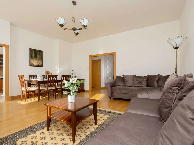Spacious Apartment | 2 Bedrooms | Workspace – photo 3