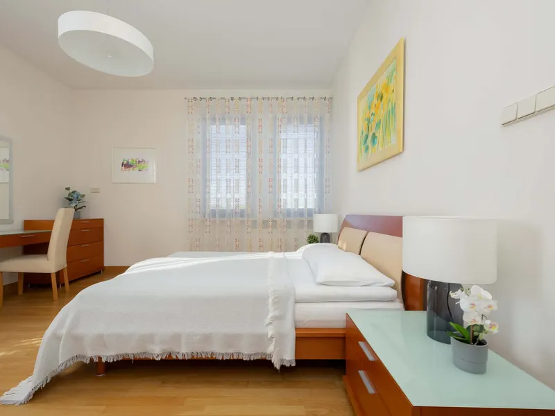Spacious Apartment | 2 Bedrooms | Workspace – photo 2