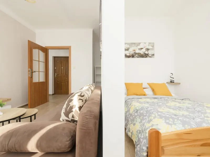 Komfortowy Apartament | Blisko Lasu i Metra, Balkon – zdjęcie 4