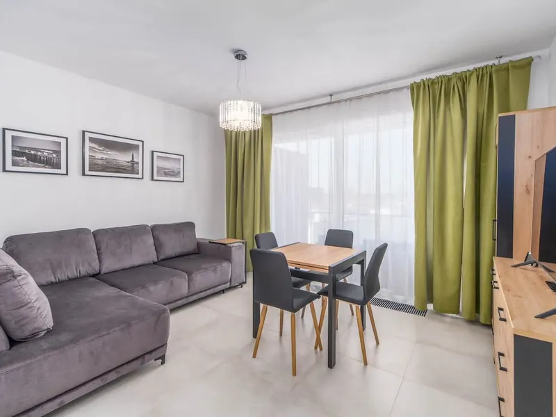 Stylowy Apartament z Balkonem | Blisko Plaży, Parking – zdjęcie 1