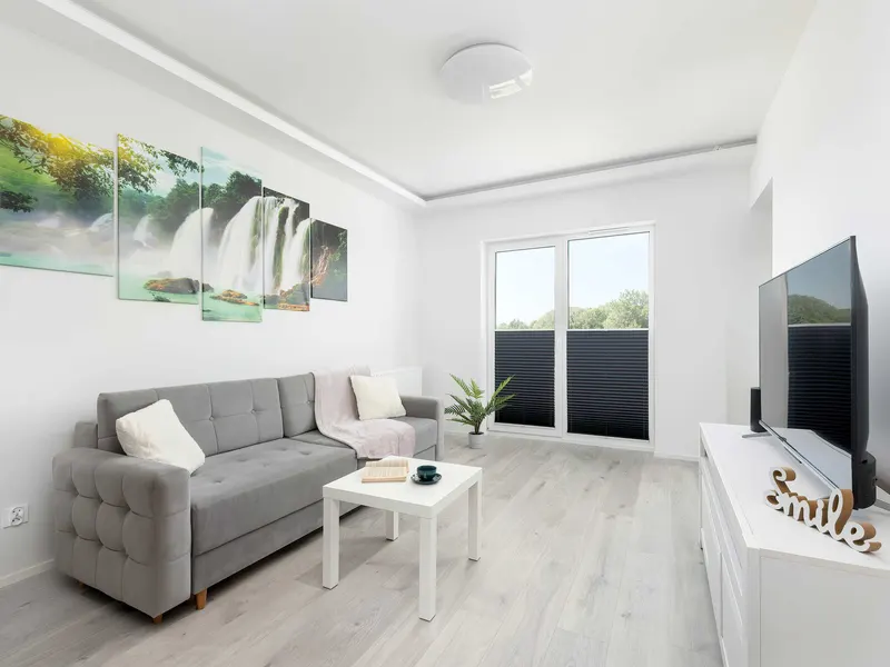 Jasny Apartament z Balkonem | Blisko Stacji PKP – zdjęcie 1