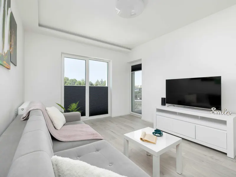 Jasny Apartament z Balkonem | Blisko Stacji PKP – zdjęcie 5