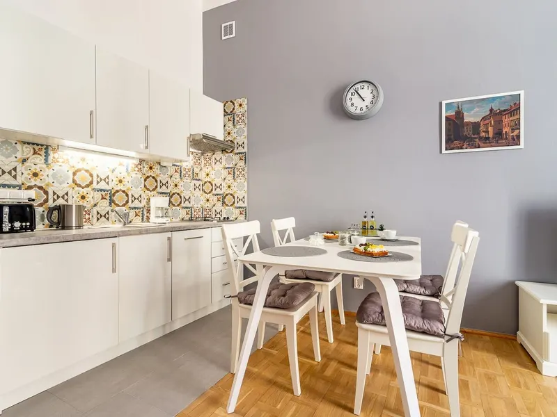 Bright Apartment Near the Old Town | Balcony and Workspace – photo 3