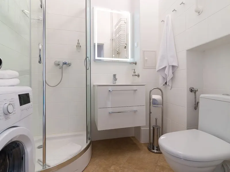 Bright Apartment Near the Old Town | Balcony and Workspace – photo 4