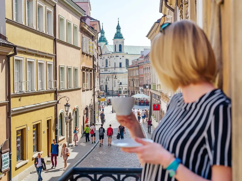 Bright Apartment Near the Old Town | Balcony and Workspace – photo 5