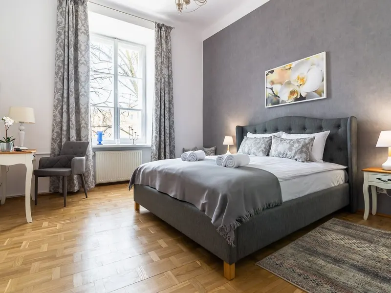 Bright Apartment Near the Old Town | Balcony and Workspace – photo 1
