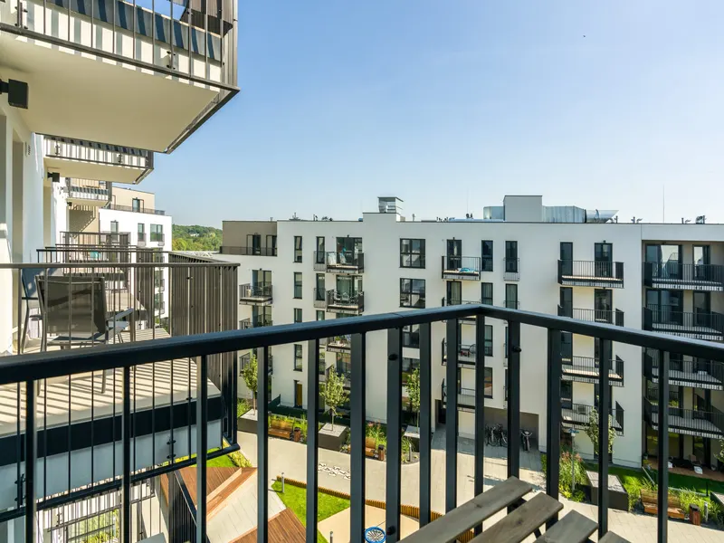 Elegantes Studio im Zentrum | Balkon und Arbeitsbereich – Foto 3