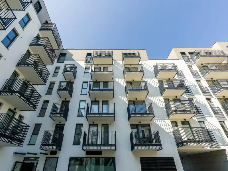 Elegantes Studio im Zentrum | Balkon und Arbeitsbereich – Foto 5