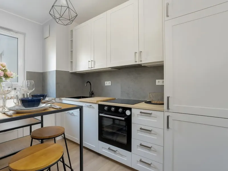 Stilvolles Studio mit Balkon | Parkplatz – Foto 3