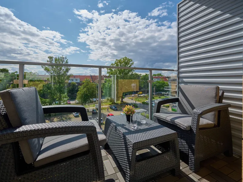 Komfortables Appartement mit Parkplatz | Balkon | Klimatisierung – Foto 5