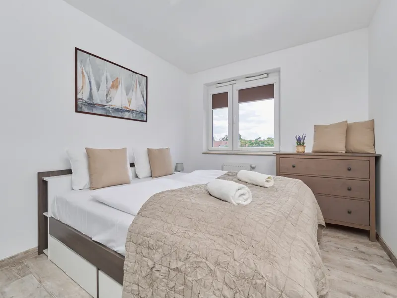 Komfortables Appartement mit Parkplatz | Balkon | Klimatisierung – Foto 2
