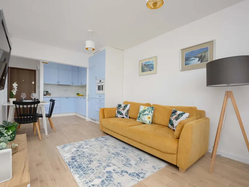 Jasny Apartament na Ochocie | Miejsce do Pracy Zdalnej – zdjęcie 1