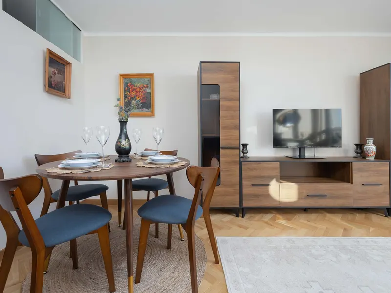 Wohnung im Zentrum | Blick auf den Park und 500 m zur Metro – Foto 2