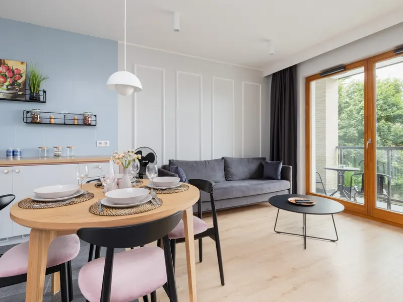 Nowoczesny Apartament blisko Plaży | Parking i Siłownia – zdjęcie 1