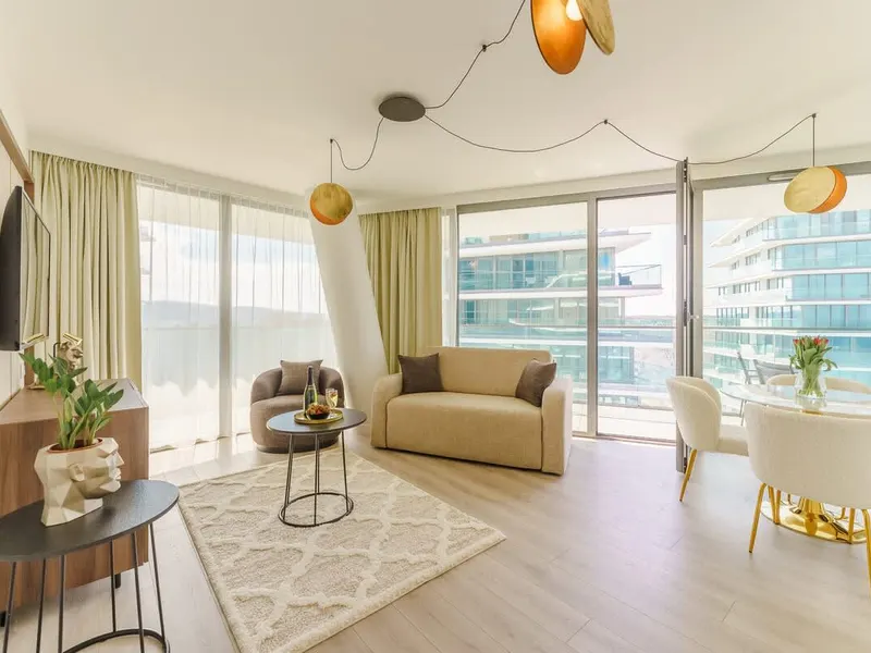 Seaside Apartment | Beach View and Garage Parking – photo 1