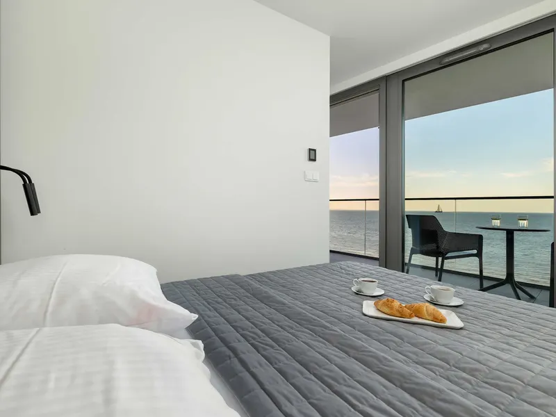 Air-conditioned Apartment | Balcony with Sea View – photo 3