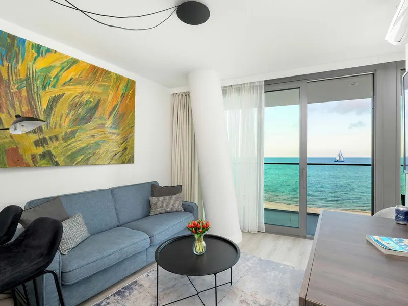 Air-conditioned Apartment | Balcony with Sea View – photo 2