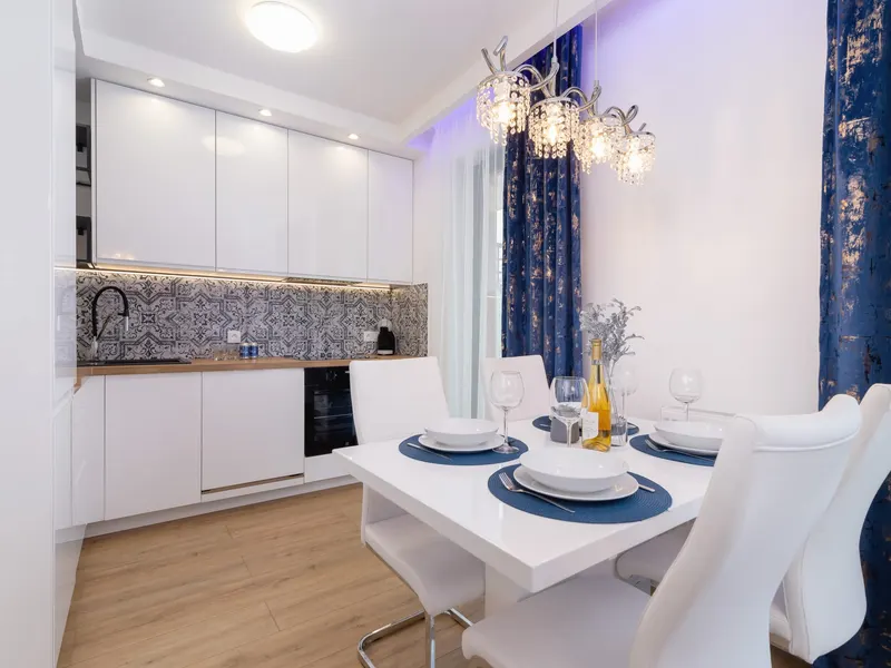Stilvolle Wohnung | Parkplatz in der Garage | Großer Balkon – Foto 4