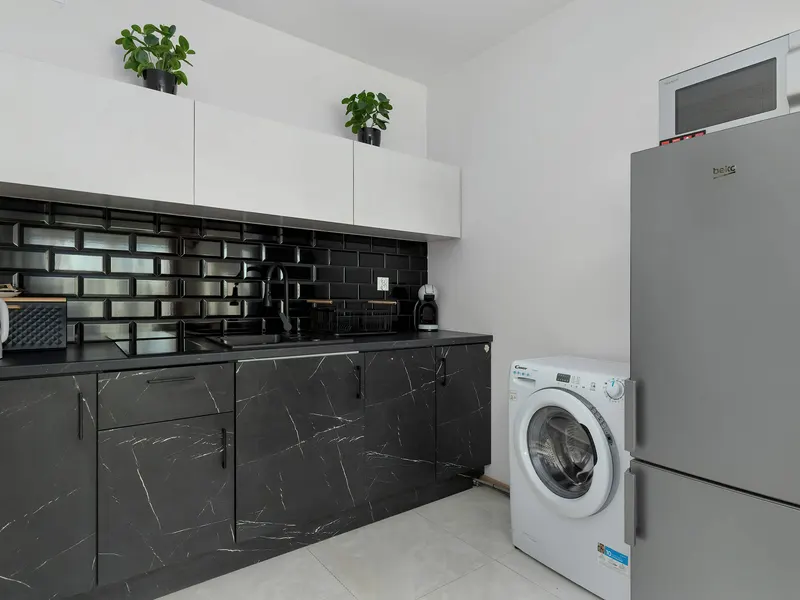 Familiensuite | Terrasse mit Garten und Parkplatz – Foto 5