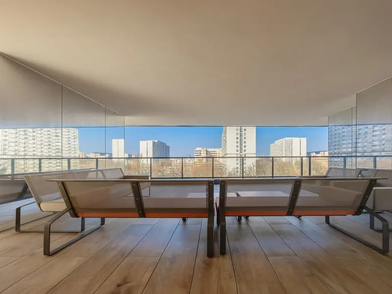 Helles Appartement mit Klimaanlage | Balkon | In der Nähe des Stadtzentrums – Foto 4