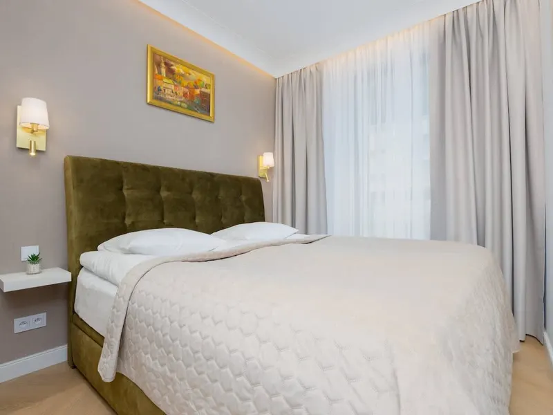 Elegant Apartment in the Center | Balcony and Workspace – photo 1
