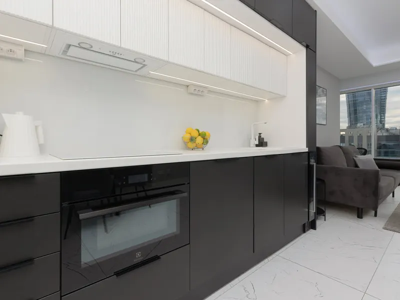 Nowoczesny Apartament z Klimatyzacją | Widok na Miasto | Parking – zdjęcie 3