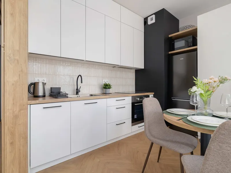 Modernes Studio im Zentrum | Balkon und Kino im Gebäude – Foto 3