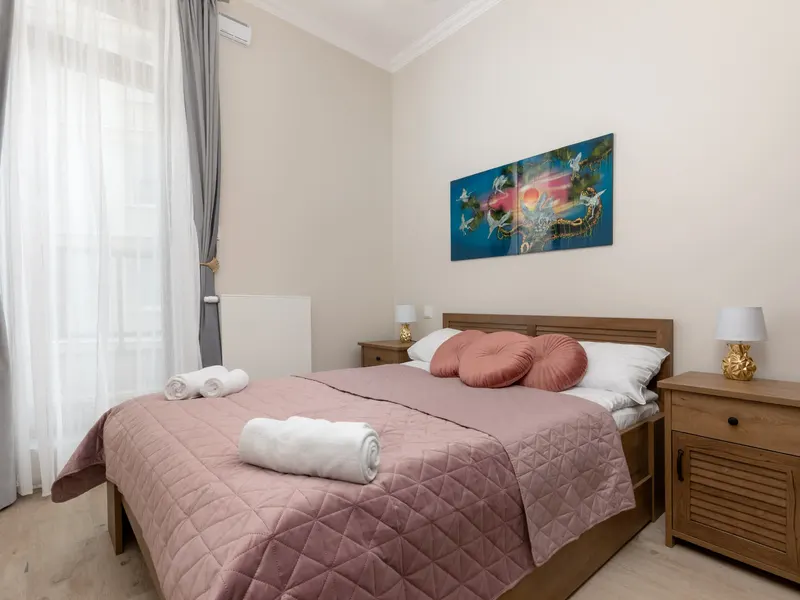 Klimatyzowany Apartament w Centrum | Stylowe Wnętrza | Miejsce do Pracy – zdjęcie 1