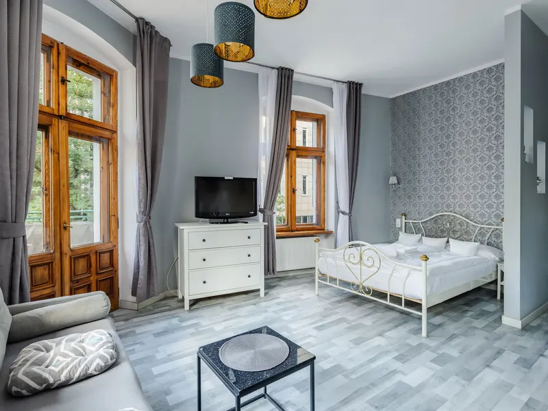 Elegantes Studio mit Balkon | In der Nähe von Bahnhof und MTP – Foto 1