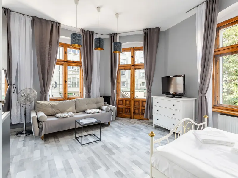 Elegantes Studio mit Balkon | In der Nähe von Bahnhof und MTP – Foto 2